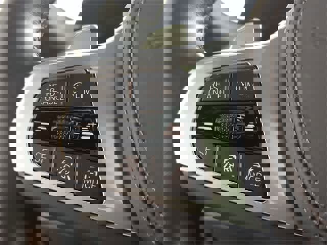 Used 2023 BMW X6 M50i w/ Executive Package image 52