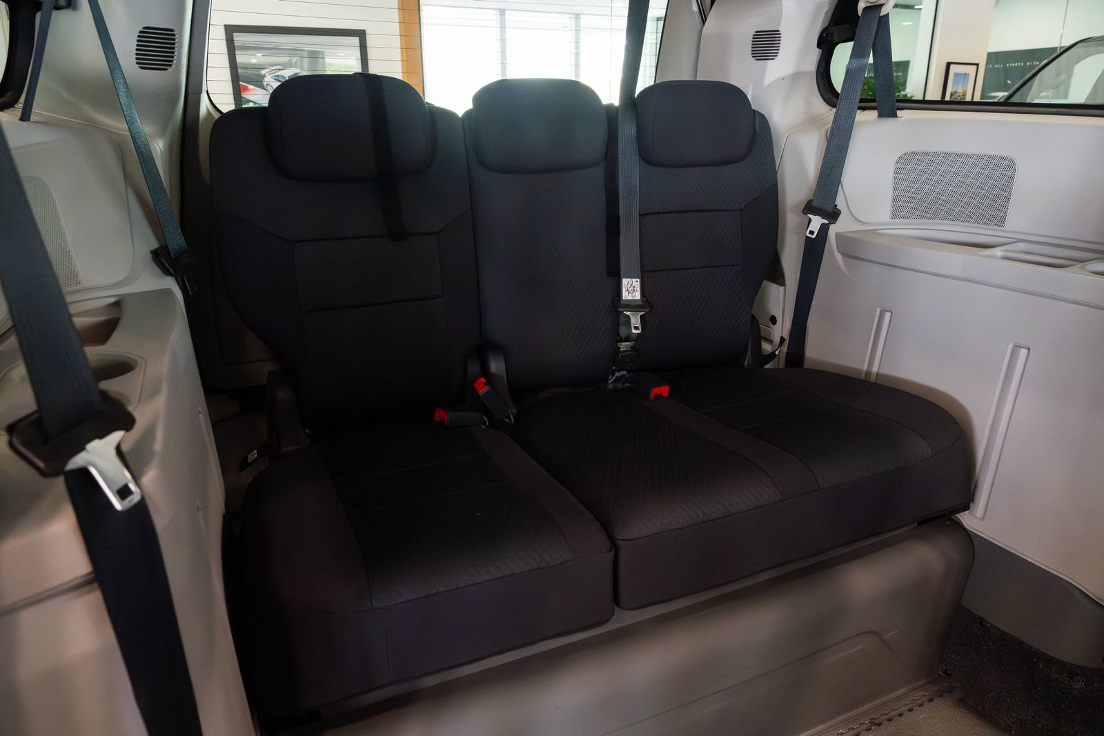 Used 2010 Dodge Grand Caravan SXT FWD image 23