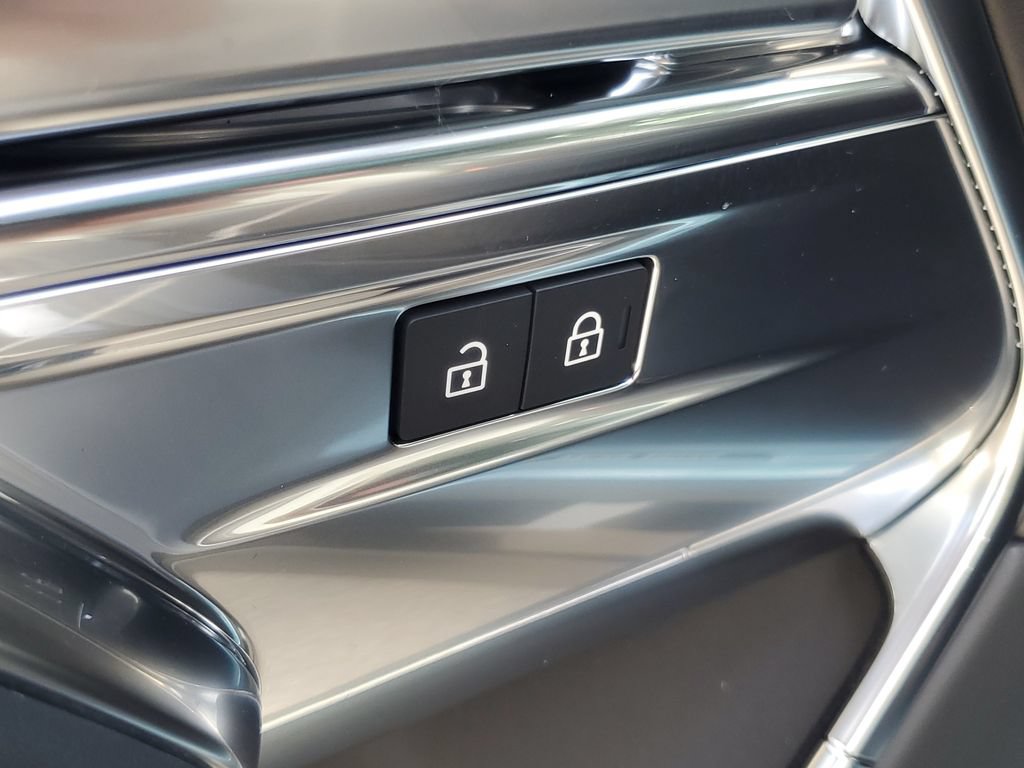 New 2026 Land Rover Range Rover Long Wheelbase SE AWD/4WD image 10