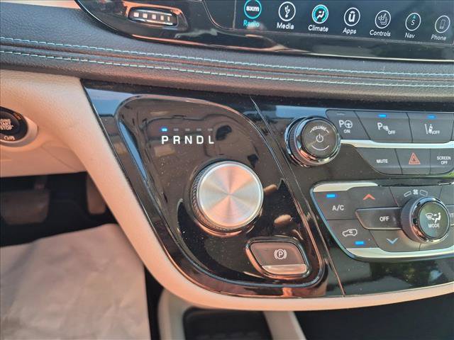 Used 2018 Chrysler Pacifica Limited w/ Advanced Safetytec Group FWD image 12