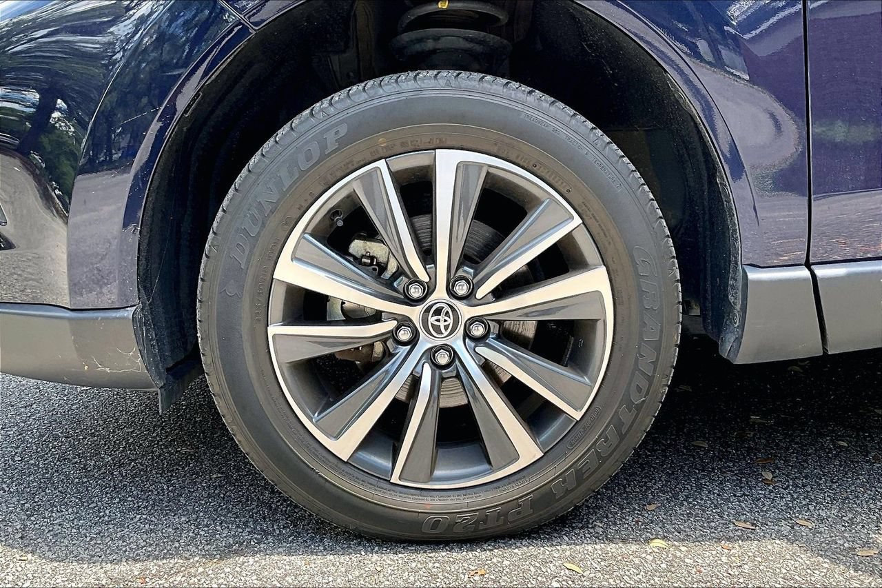 Used 2024 Toyota Venza LE AWD/4WD image 31