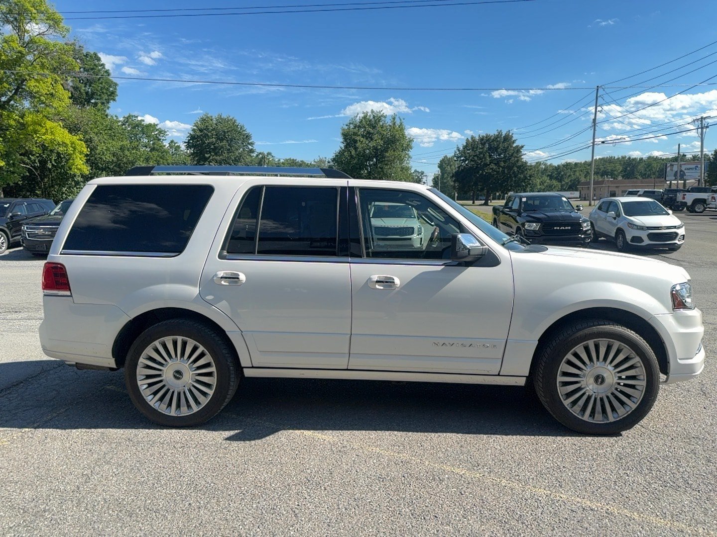Used 2016 Lincoln Navigator Select AWD/4WD image 4