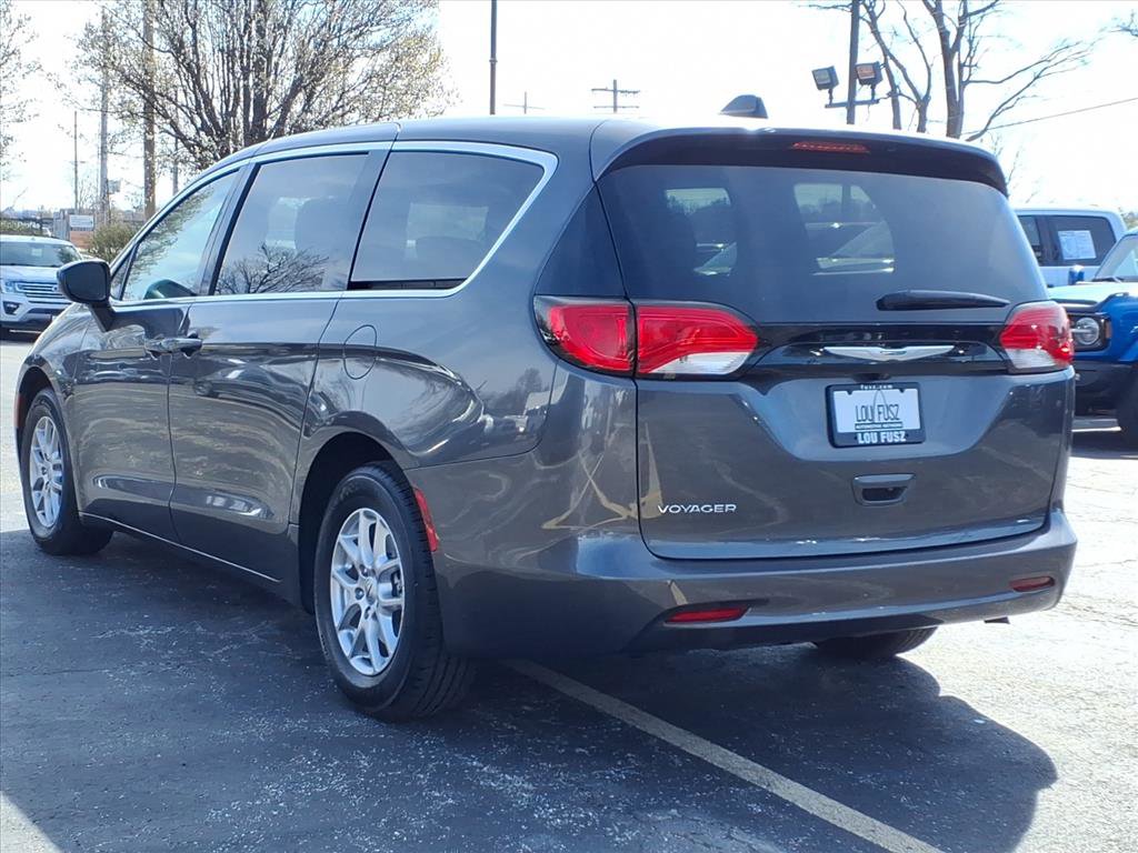 Used 2023 Chrysler Voyager LX image 6