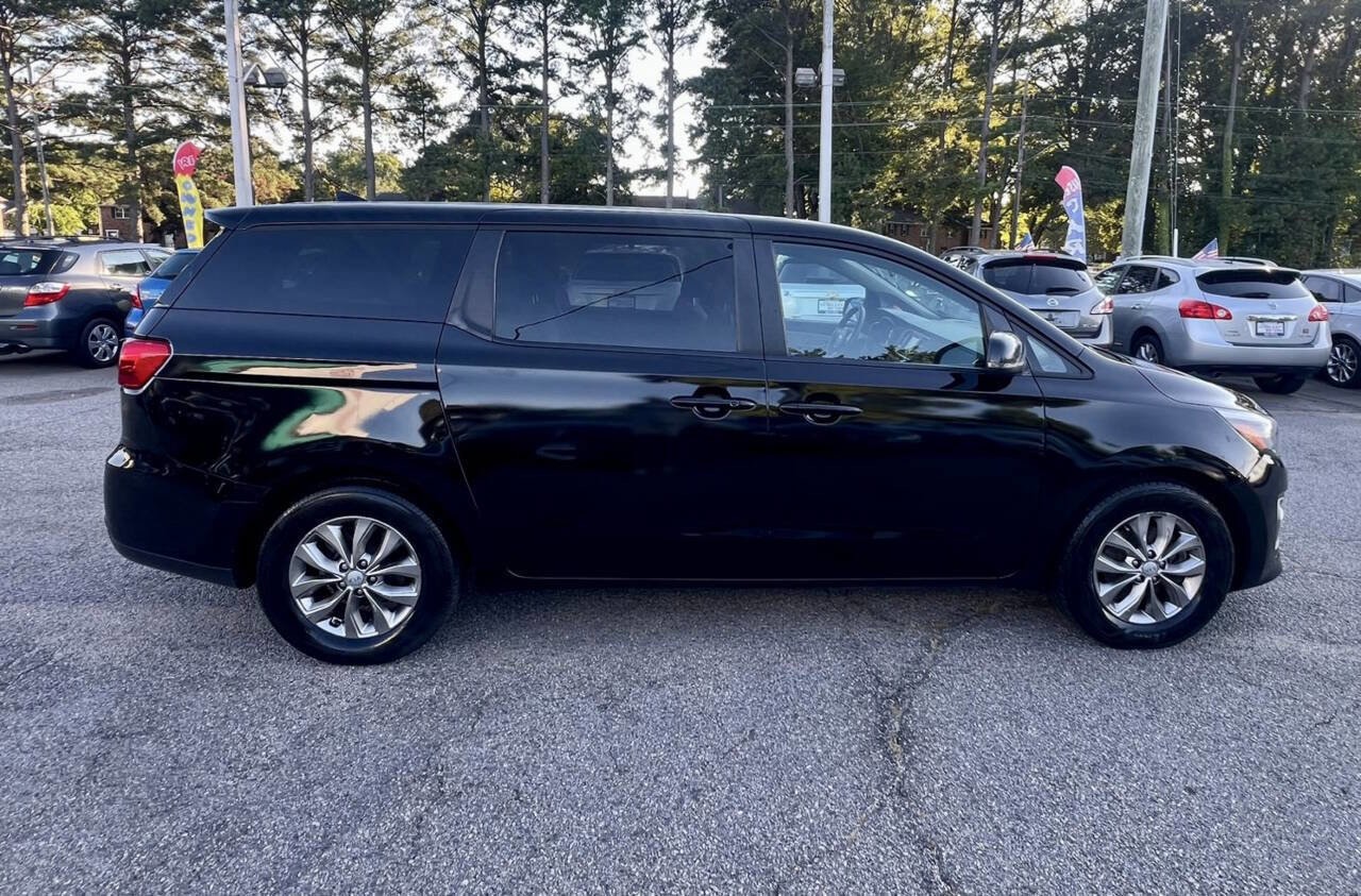 Used 2019 Kia Sedona LX image 6