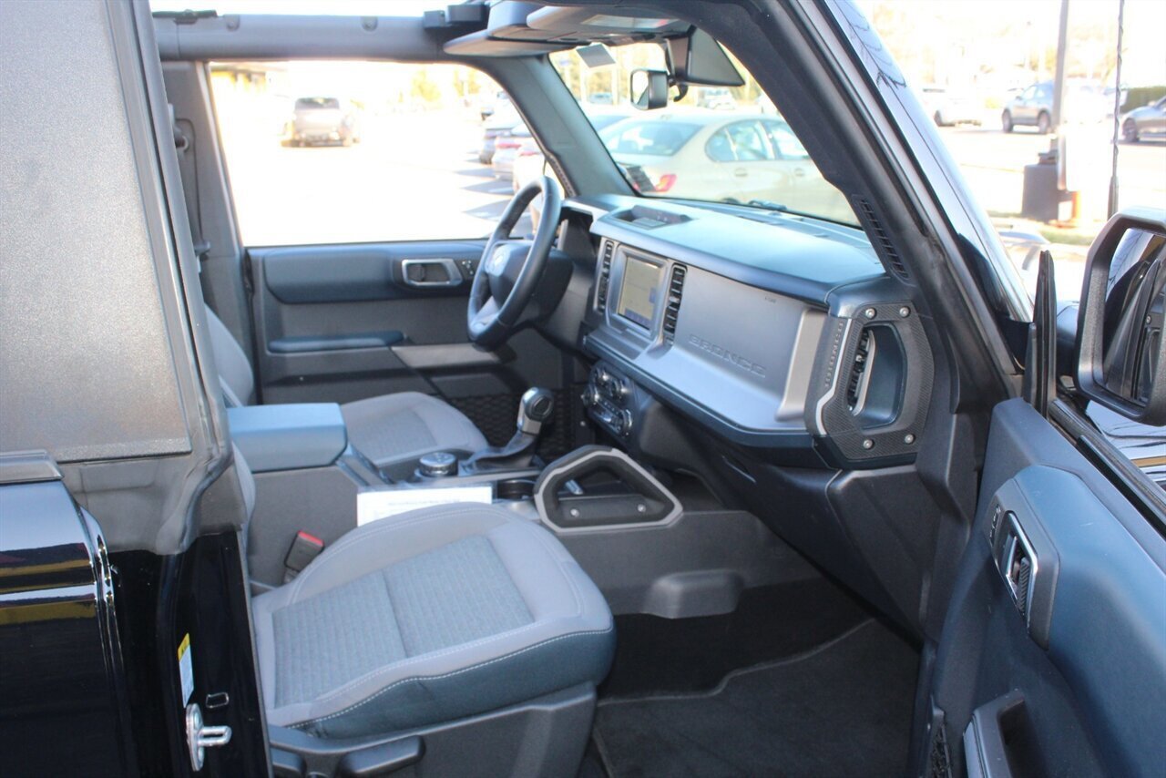Used 2023 Ford Bronco Outer Banks image 14