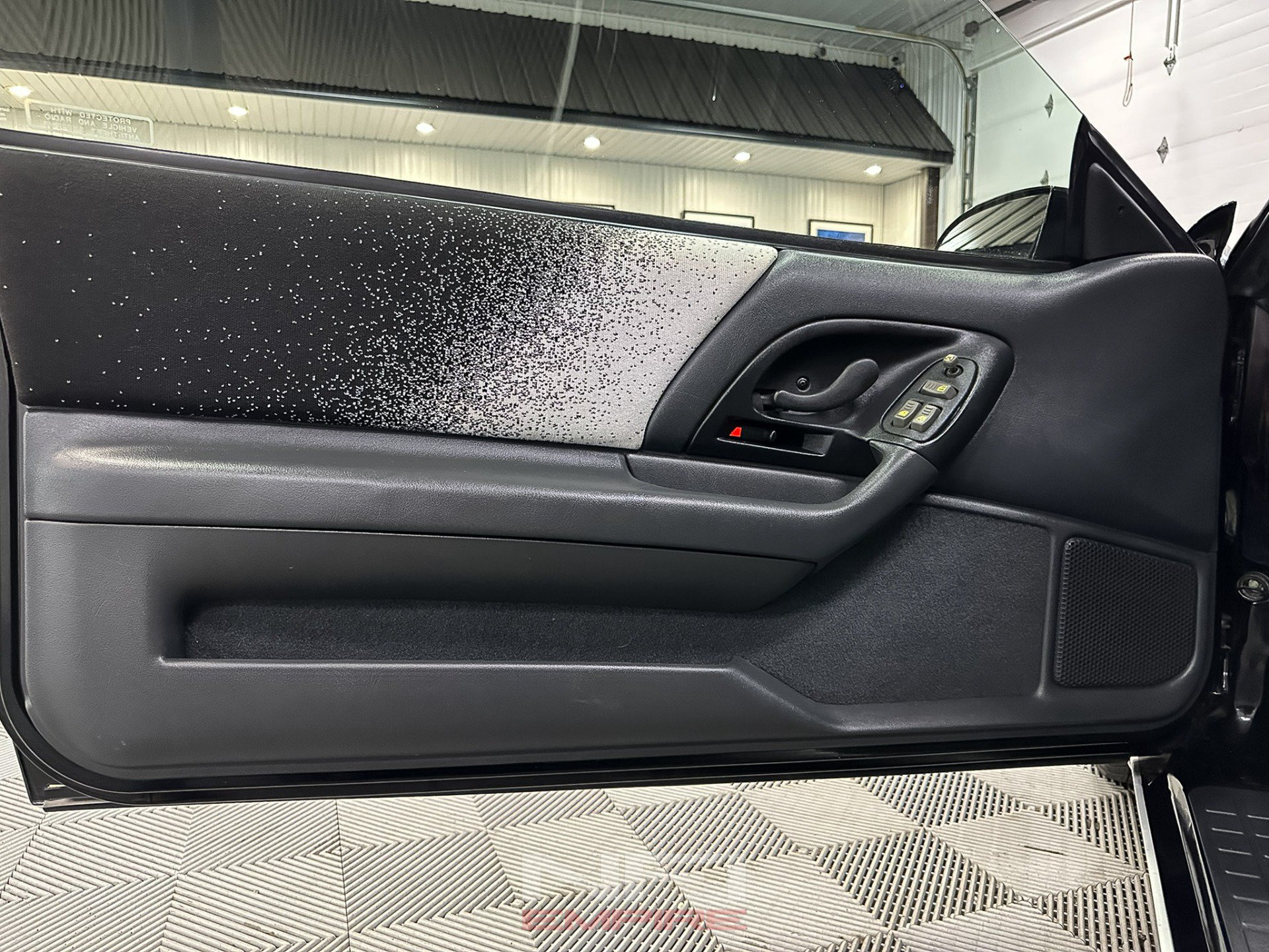 Used 1993 Chevrolet Camaro Z28 RWD image 30