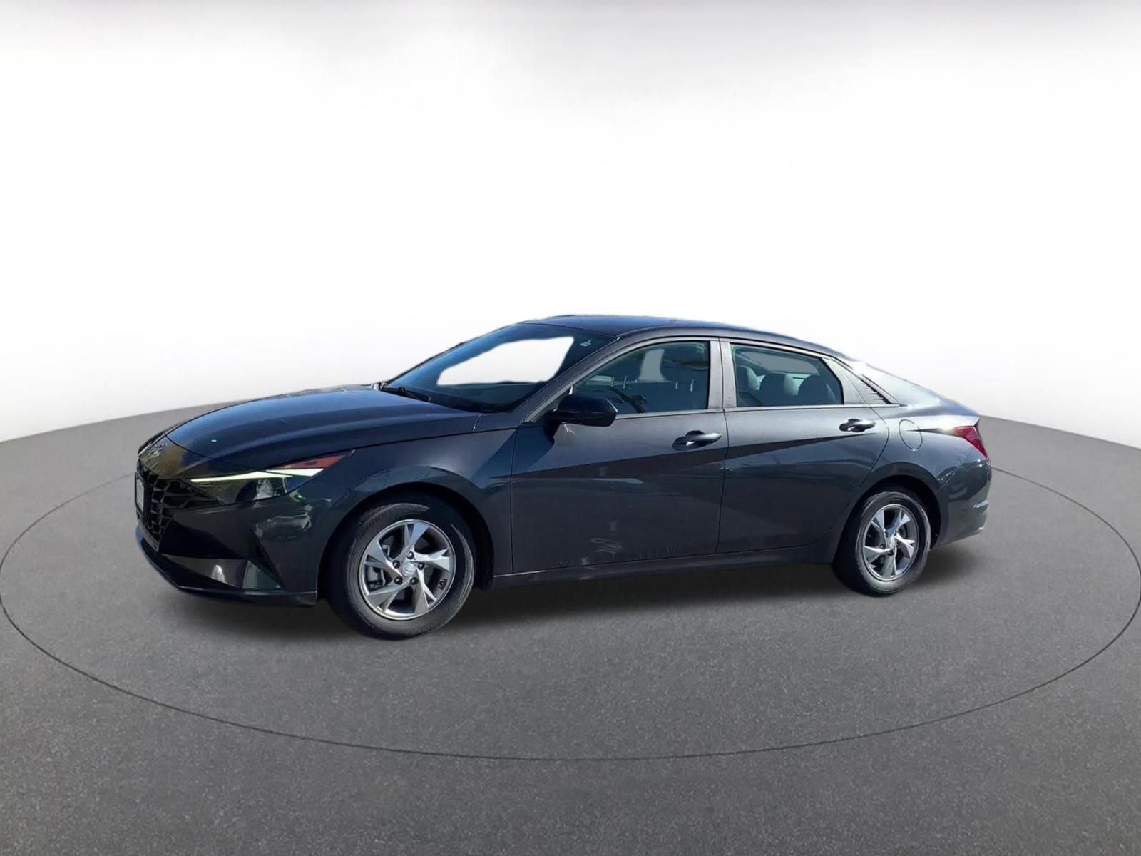 Used 2021 Hyundai Elantra SE image 8