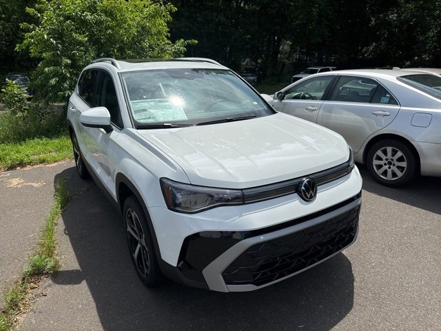New 2025 Volkswagen Taos SEL image 1