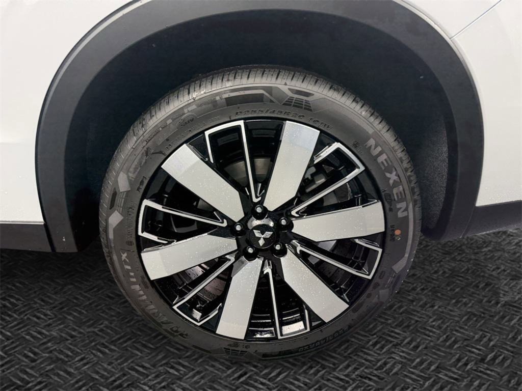 New 2025 Mitsubishi Outlander SE image 13