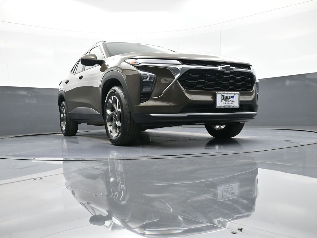 Used 2024 Chevrolet Trax LT w/ Driver Confidence Package image 26