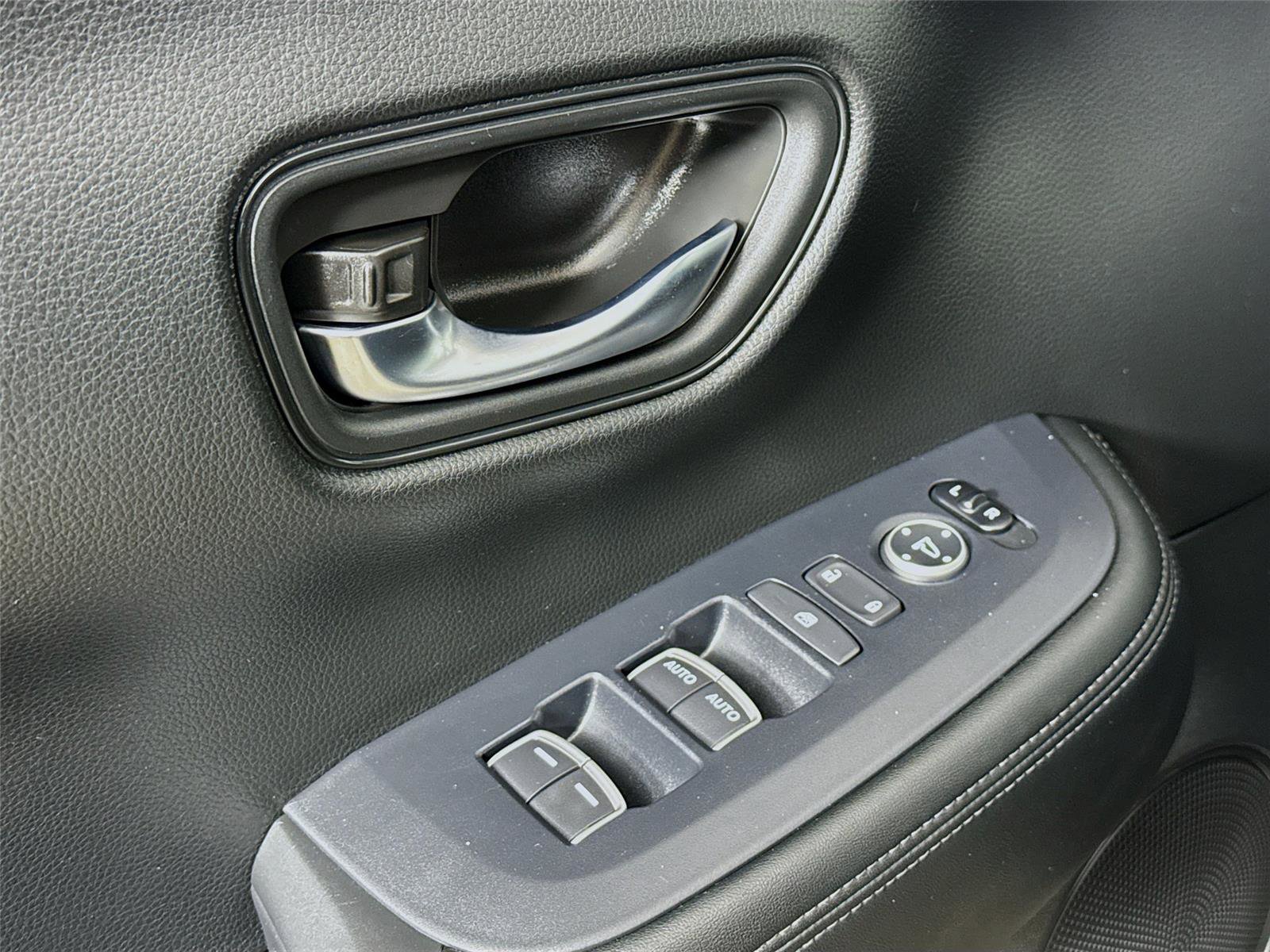 Used 2023 Honda HR-V EX-L image 17