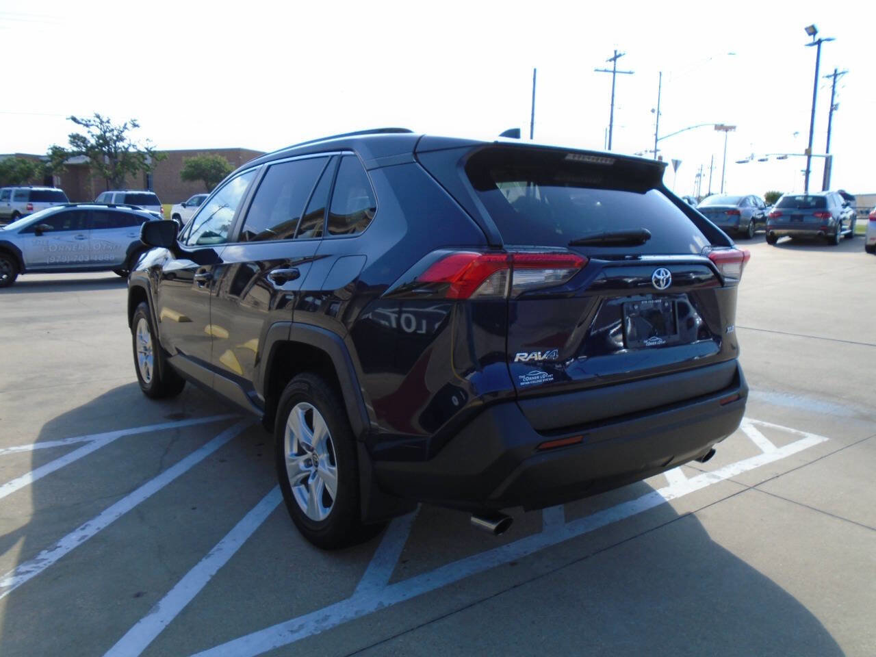 Used 2021 Toyota RAV4 XLE FWD image 7