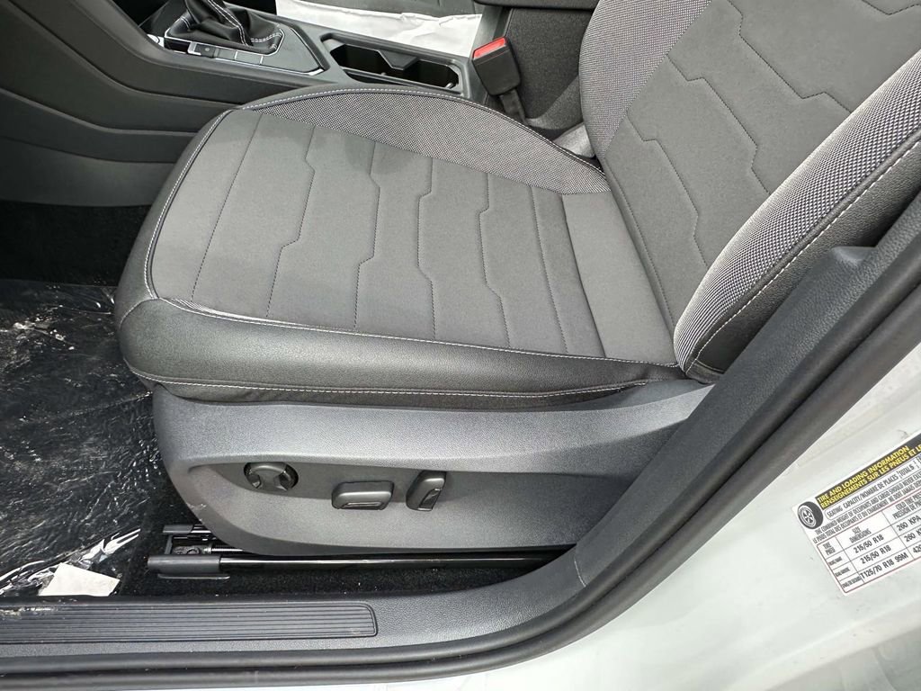 New 2025 Volkswagen Taos SE FWD image 14