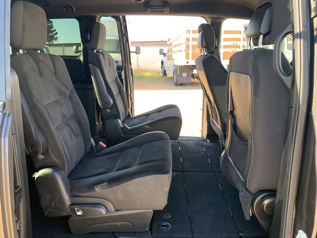 Used 2018 Dodge Grand Caravan SE FWD image 25