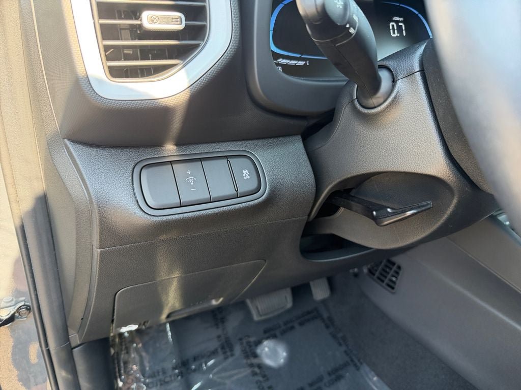 Certified 2025 Hyundai Venue Limited FWD image 19