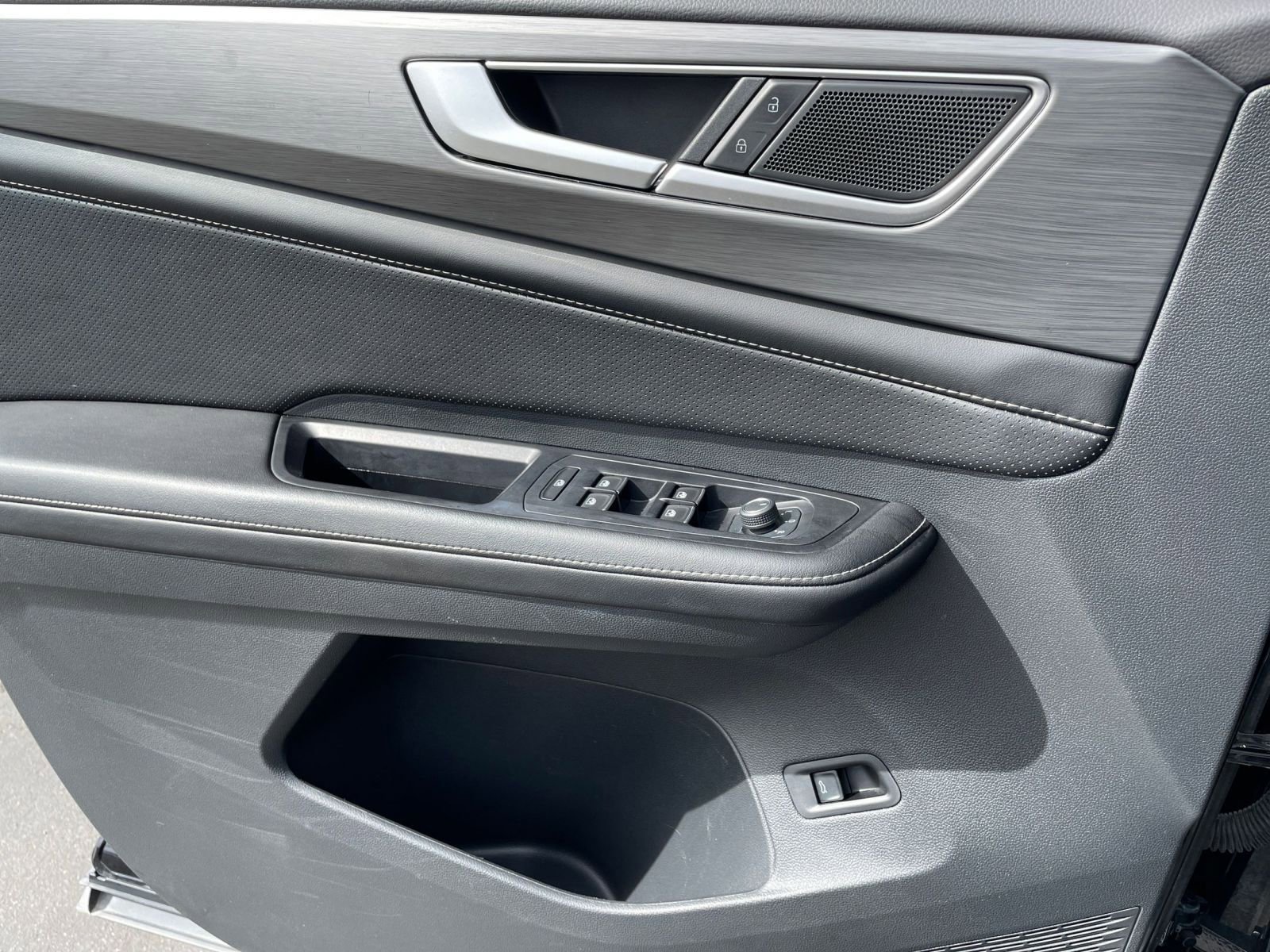 Used 2024 Volkswagen Atlas Cross Sport SE image 21