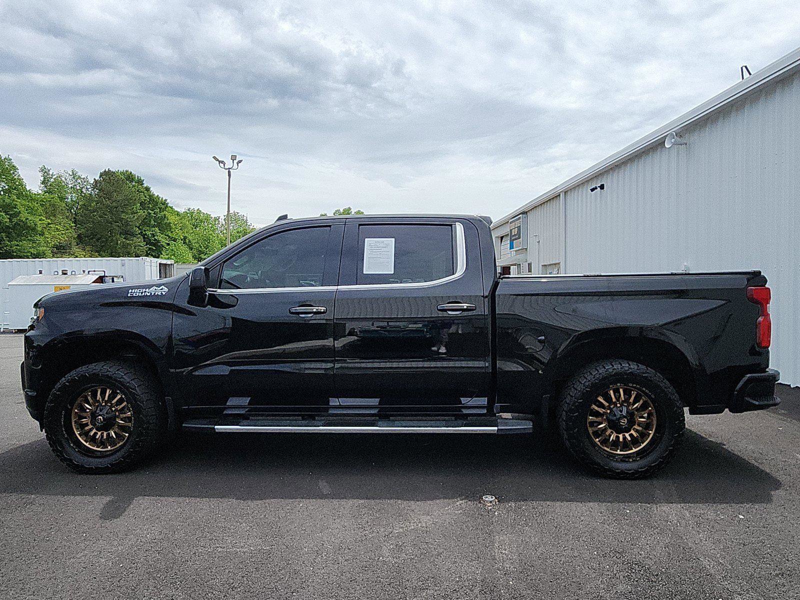 Used 2019 Chevrolet Silverado 1500 High Country w/ Technology Package AWD/4WD image 2
