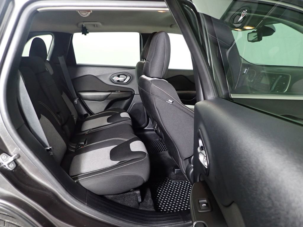 Used 2014 Jeep Cherokee Latitude w/ Cold Weather Group image 28