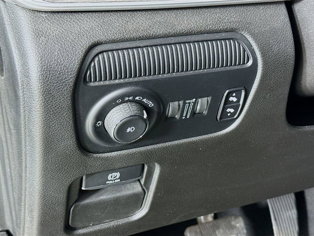 Used 2023 Jeep Wagoneer Series III w/ Preferred Equipment Group image 11