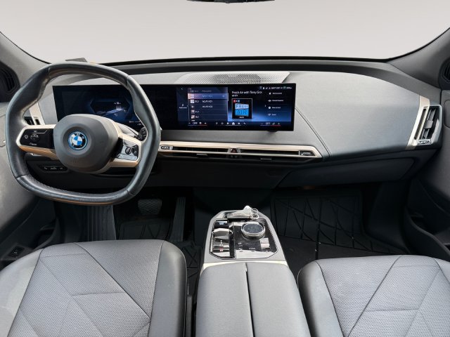 Used 2024 BMW iX xDrive50 w/ Premium Package AWD/4WD image 10