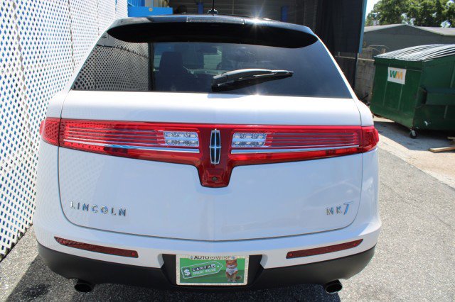 Used 2018 Lincoln MKT AWD w/ Technology Package image 4