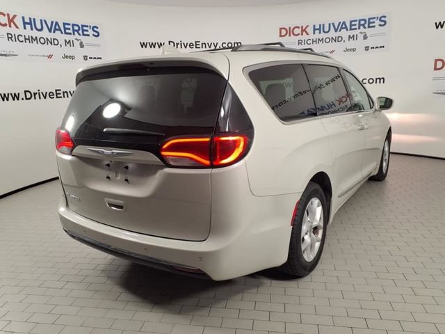 Used 2017 Chrysler Pacifica Touring-L Plus w/ Tire & Wheel Group FWD image 6