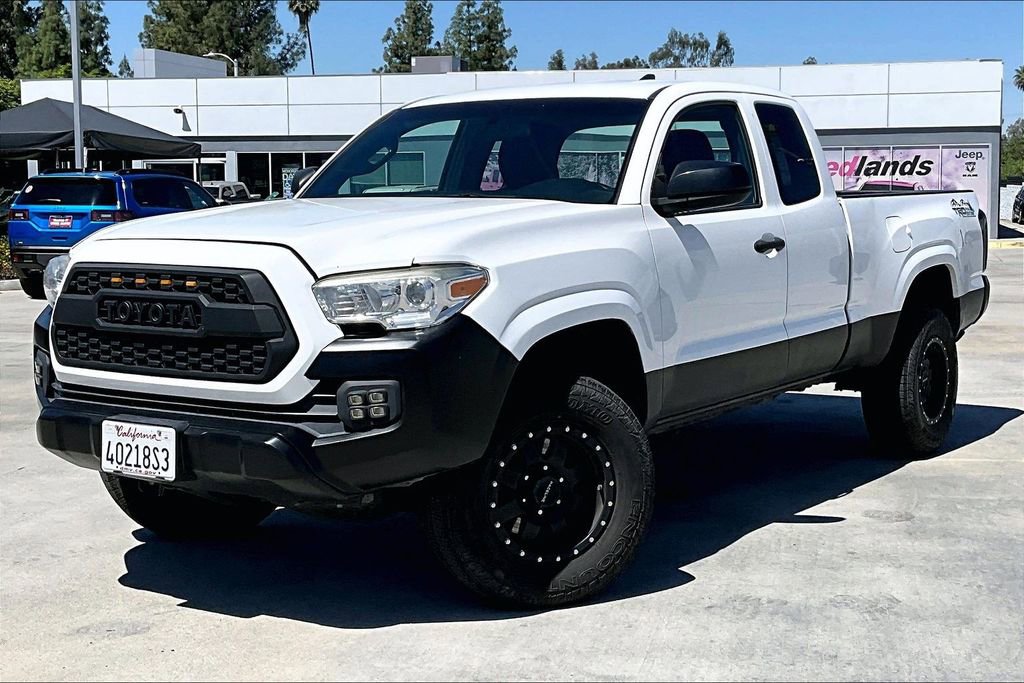 Used 2017 Toyota Tacoma SR RWD image 2