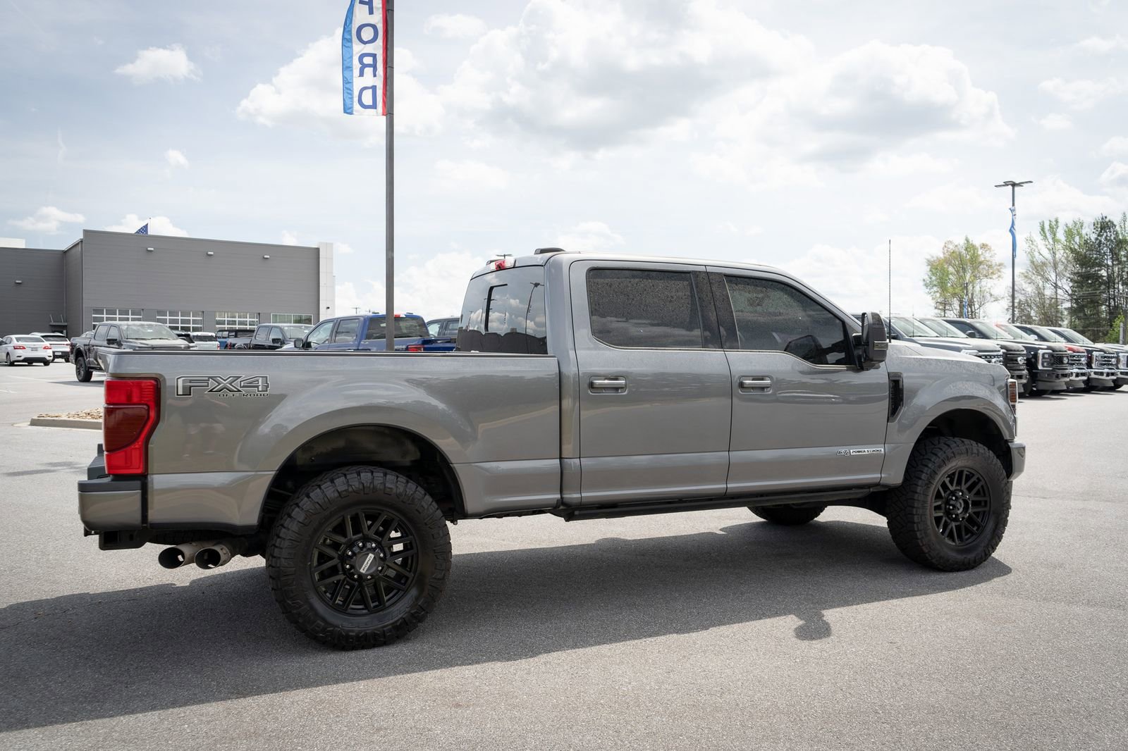 Used 2022 Ford F250 Lariat w/ Black Appearance Package image 10