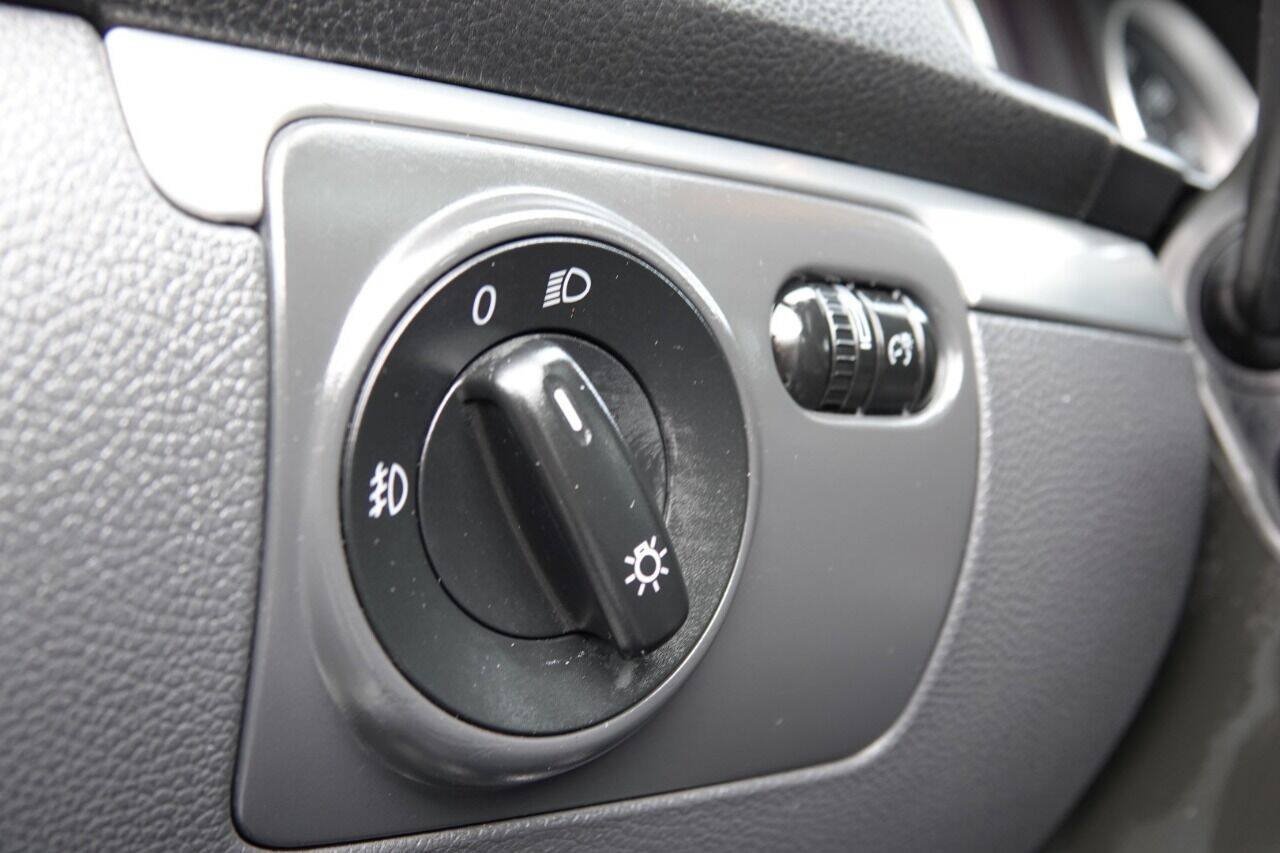 Used 2007 Volkswagen GTI 4-Door FWD image 86