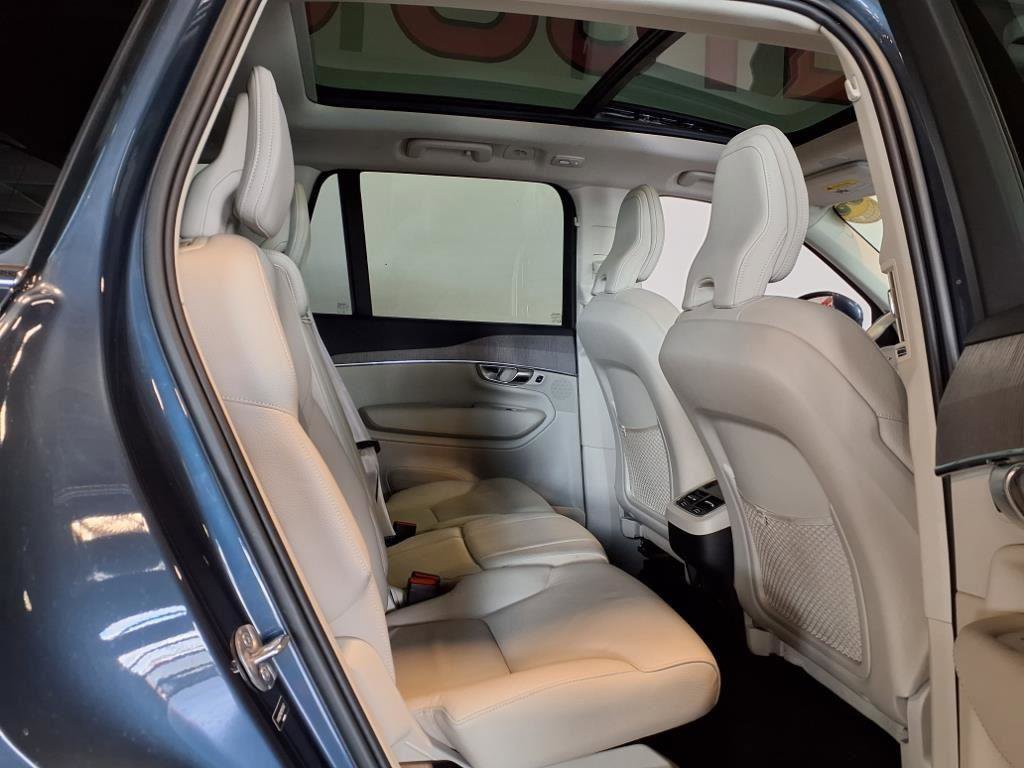 Used 2023 Volvo XC90 B6 Plus image 11