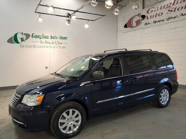 Used 2016 Chrysler Town & Country Touring image 3