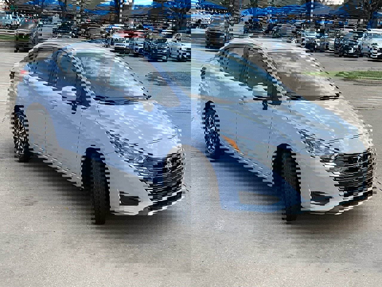 Used 2025 Nissan Versa SV image 4