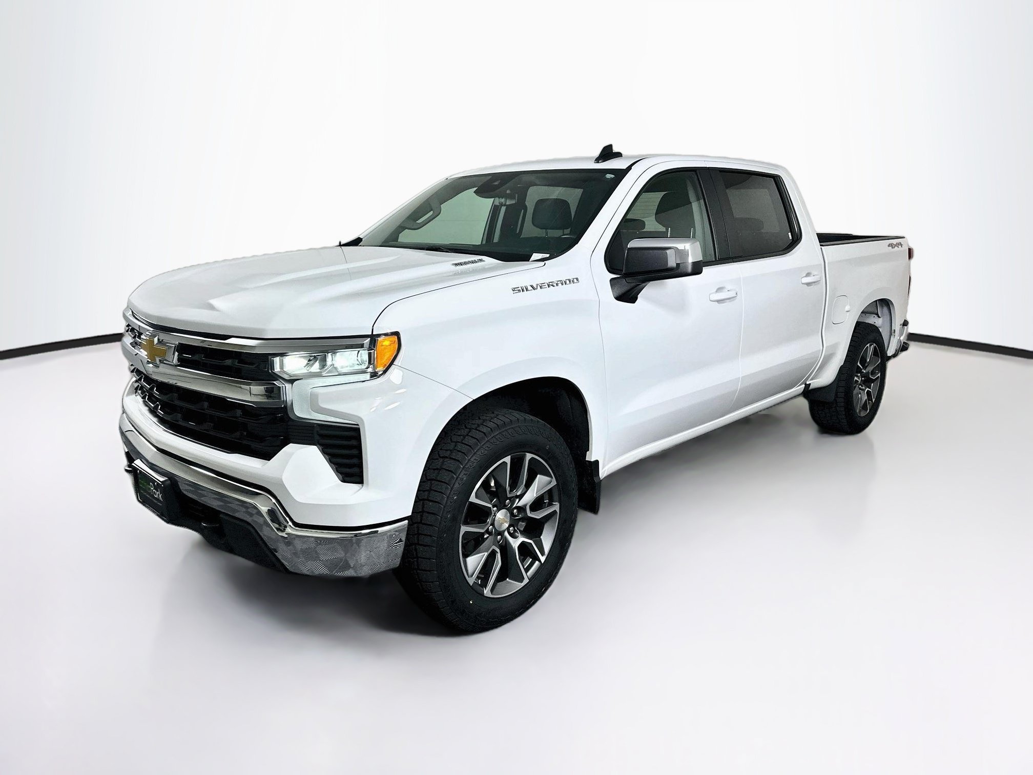 Used 2024 Chevrolet Silverado 1500 LT AWD/4WD image 3