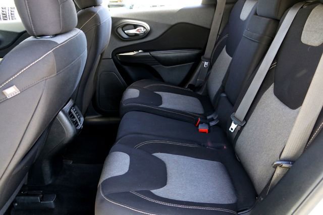 Used 2015 Jeep Cherokee Sport image 24