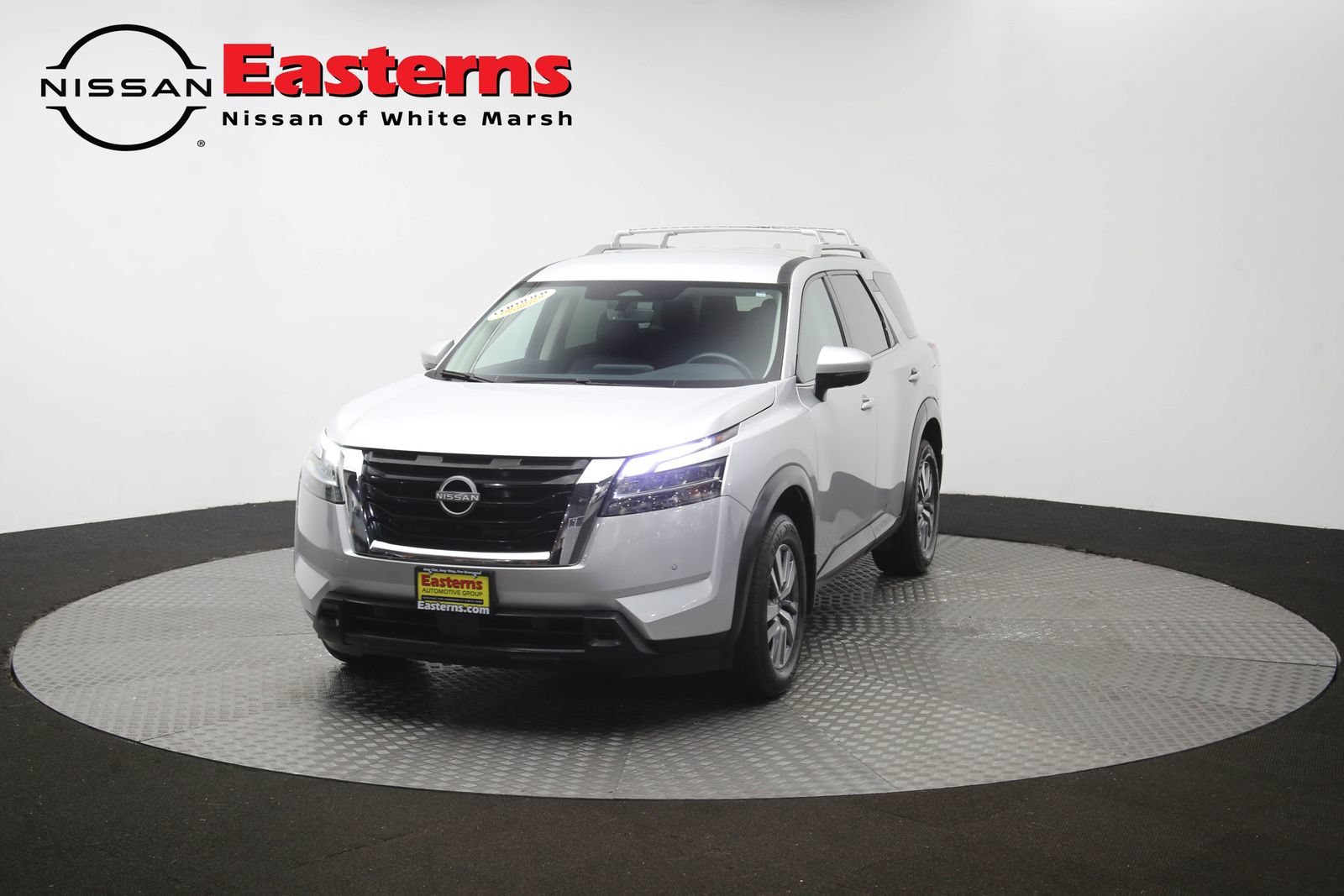 Used 2023 Nissan Pathfinder SL AWD/4WD image 55