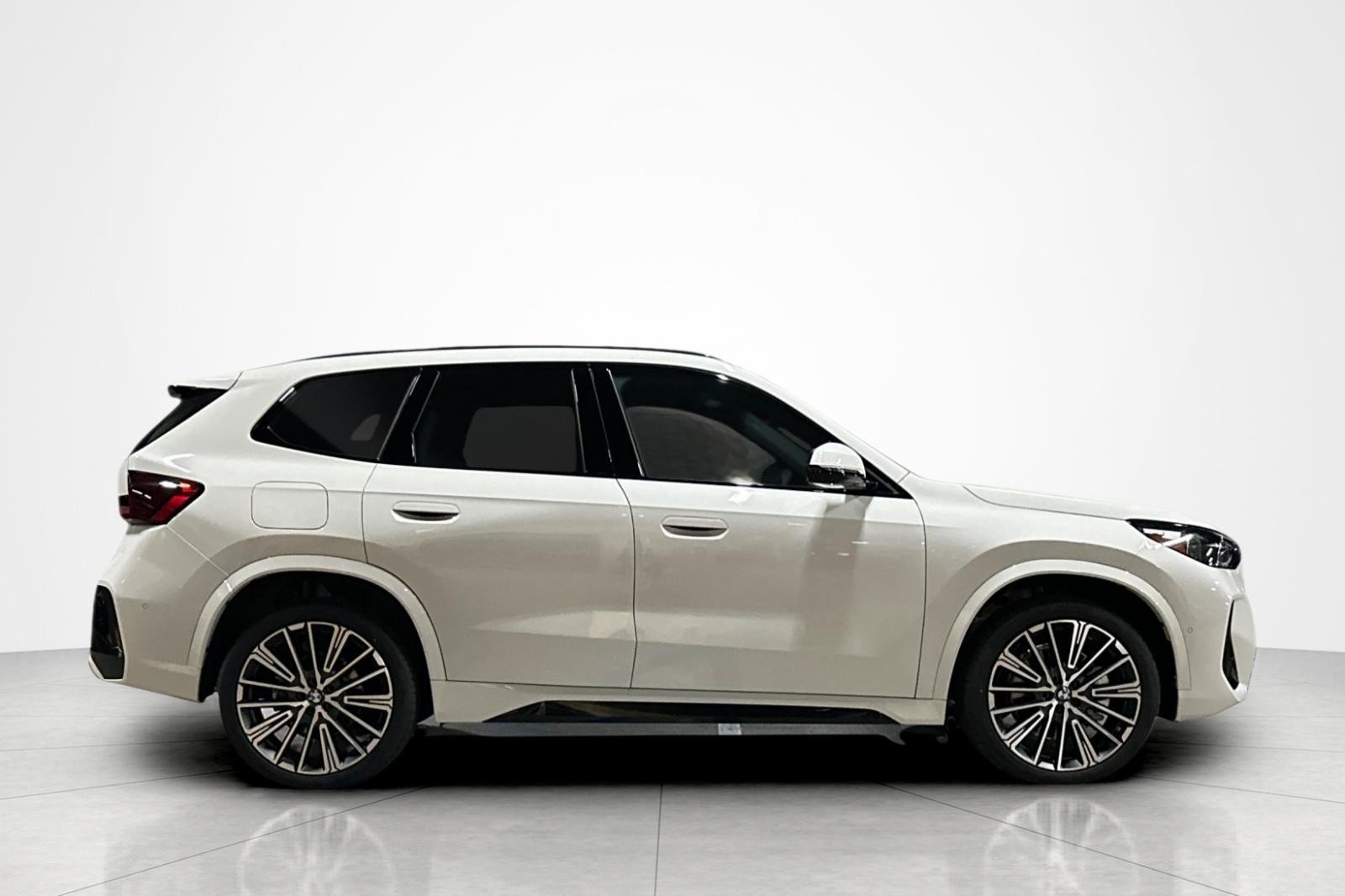 New 2027 BMW X1 xDrive28i w/ Technology Package AWD/4WD image 6