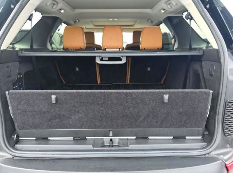 Used 2017 Land Rover Discovery First Edition image 5