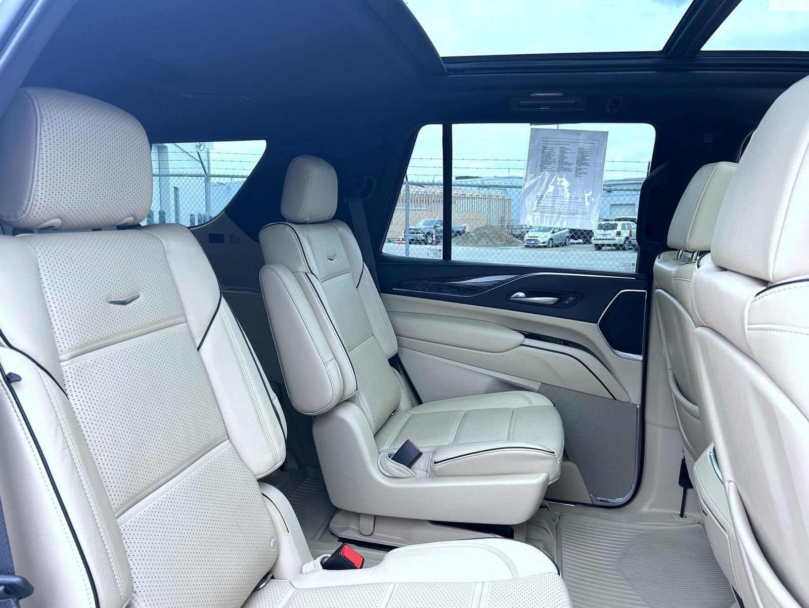 Used 2021 Cadillac Escalade Premium Luxury w/ Performance Package AWD/4WD image 20