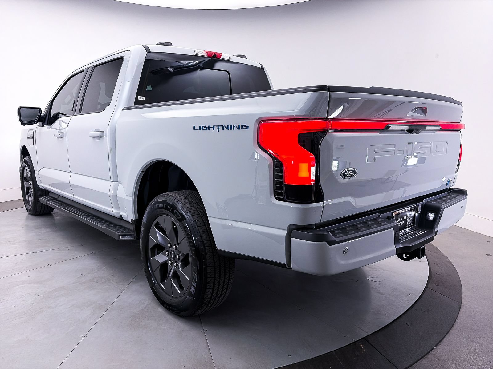 Used 2023 Ford F150 Lightning Lariat AWD/4WD image 15