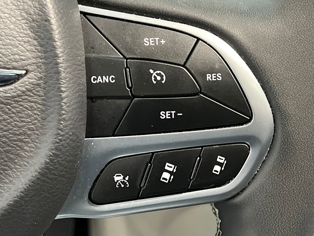 Used 2024 Chrysler Pacifica Limited image 54