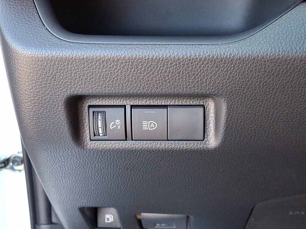 Certified 2023 Toyota RAV4 LE AWD/4WD image 28