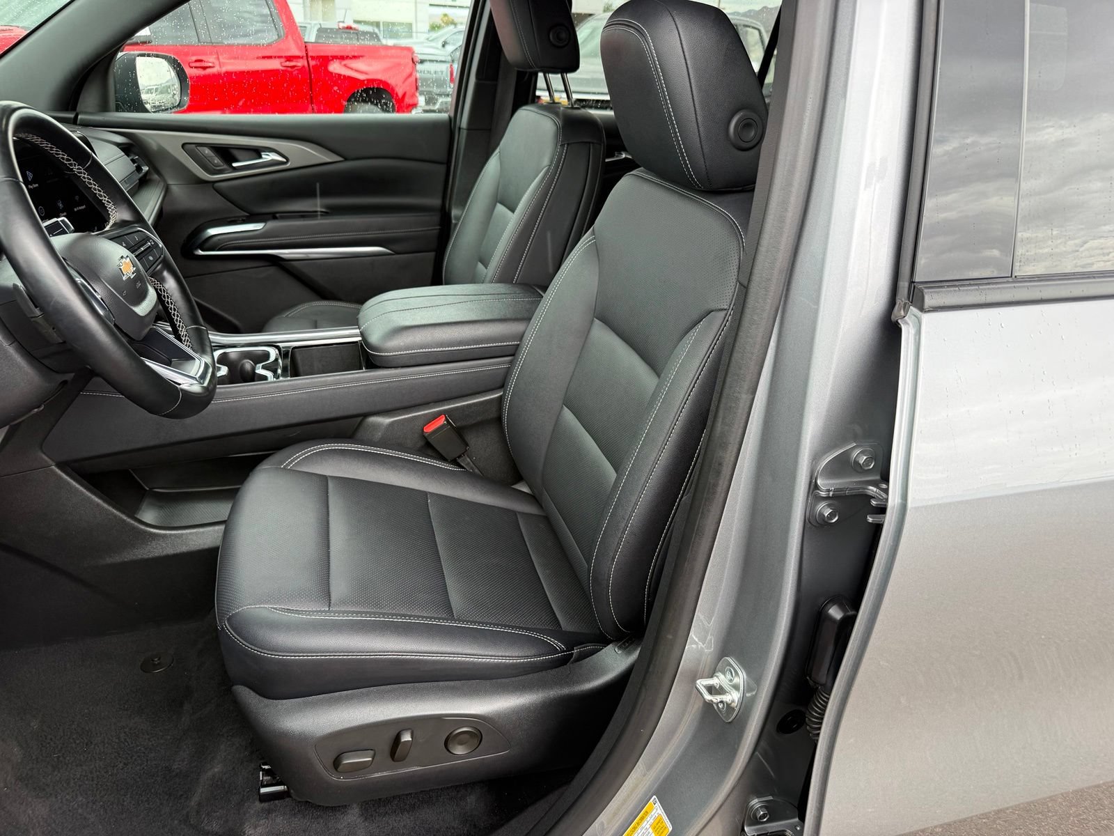 Certified 2025 Chevrolet Traverse LT FWD image 29