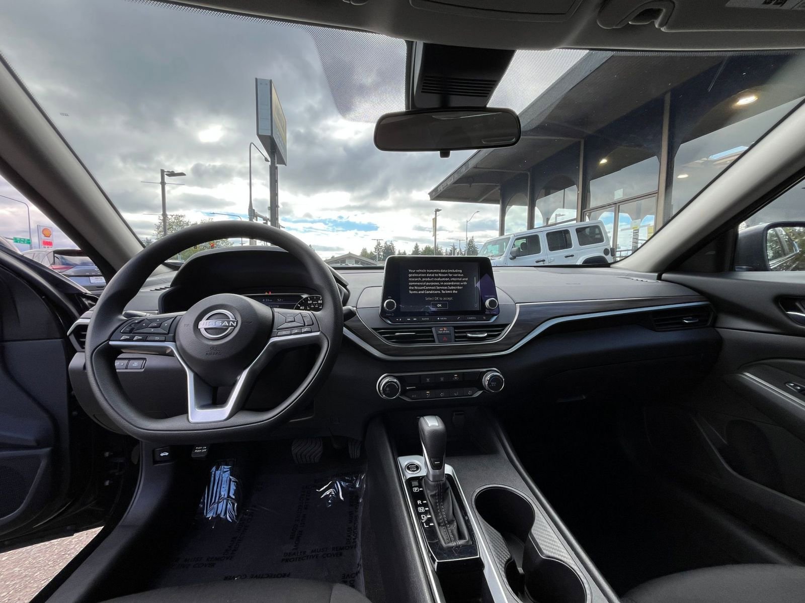 Used 2025 Nissan Altima 2.5 SV FWD image 34
