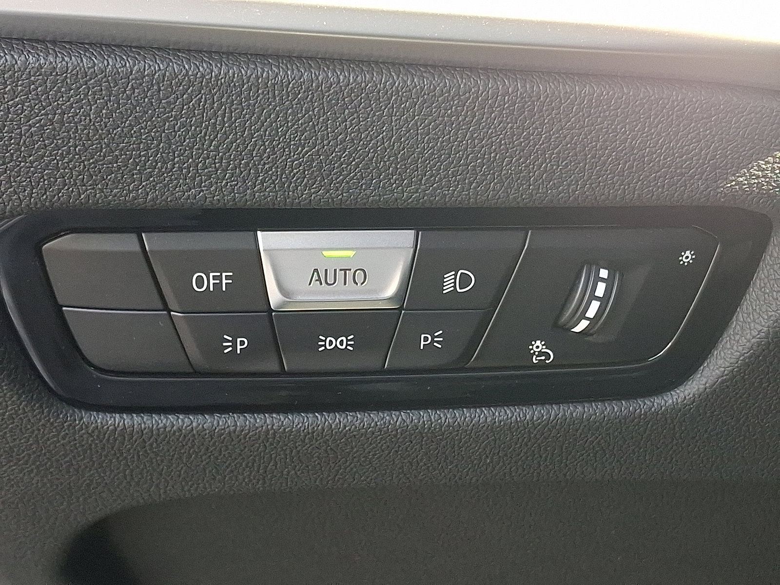 Used 2026 BMW M2 w/ Lighting Package RWD image 26