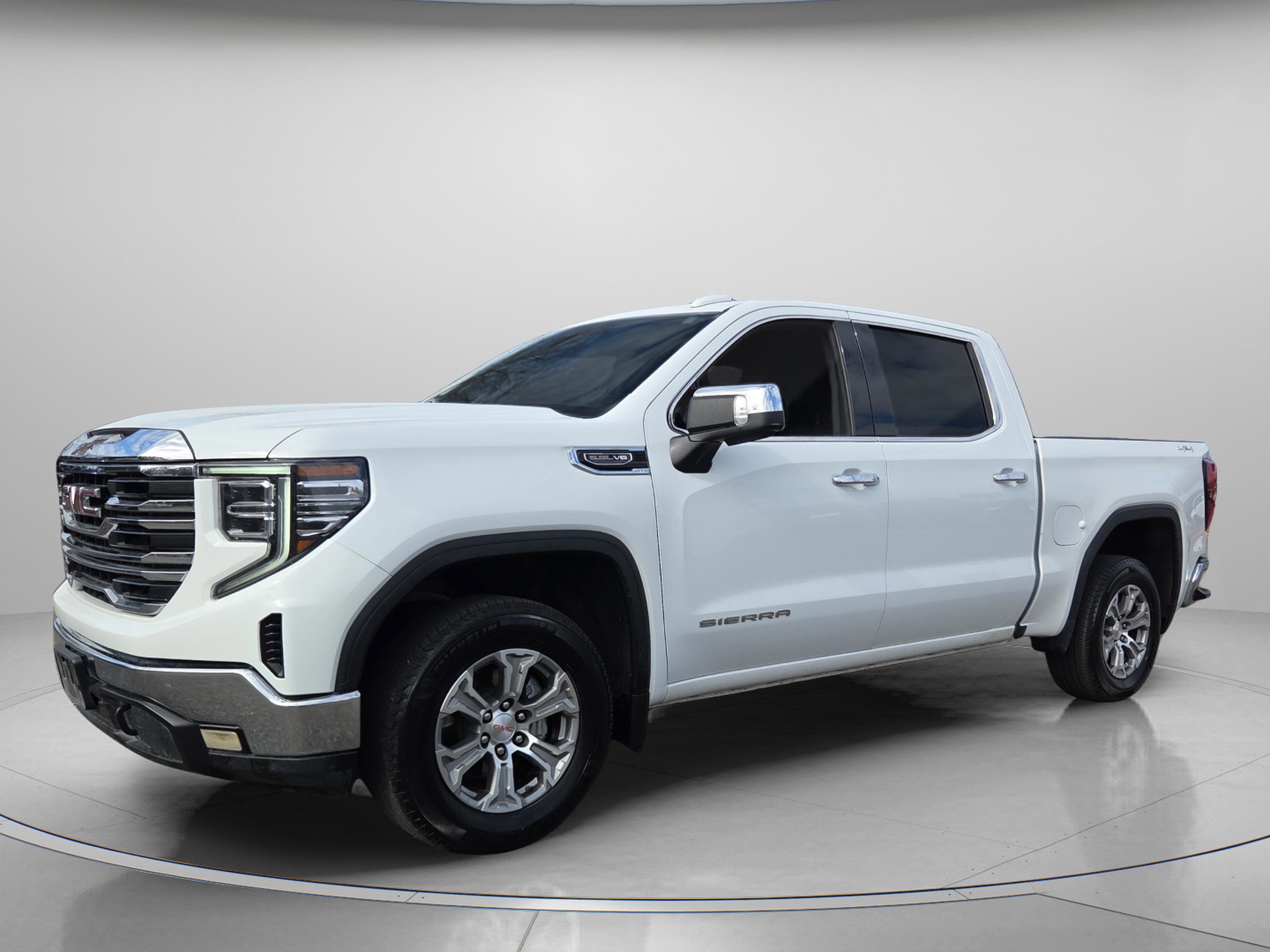 Used 2025 GMC Sierra 1500 SLT image 2