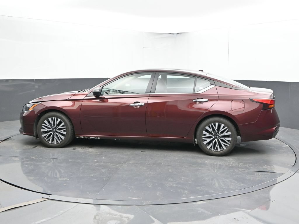 Used 2024 Nissan Altima 2.5 SV FWD image 9