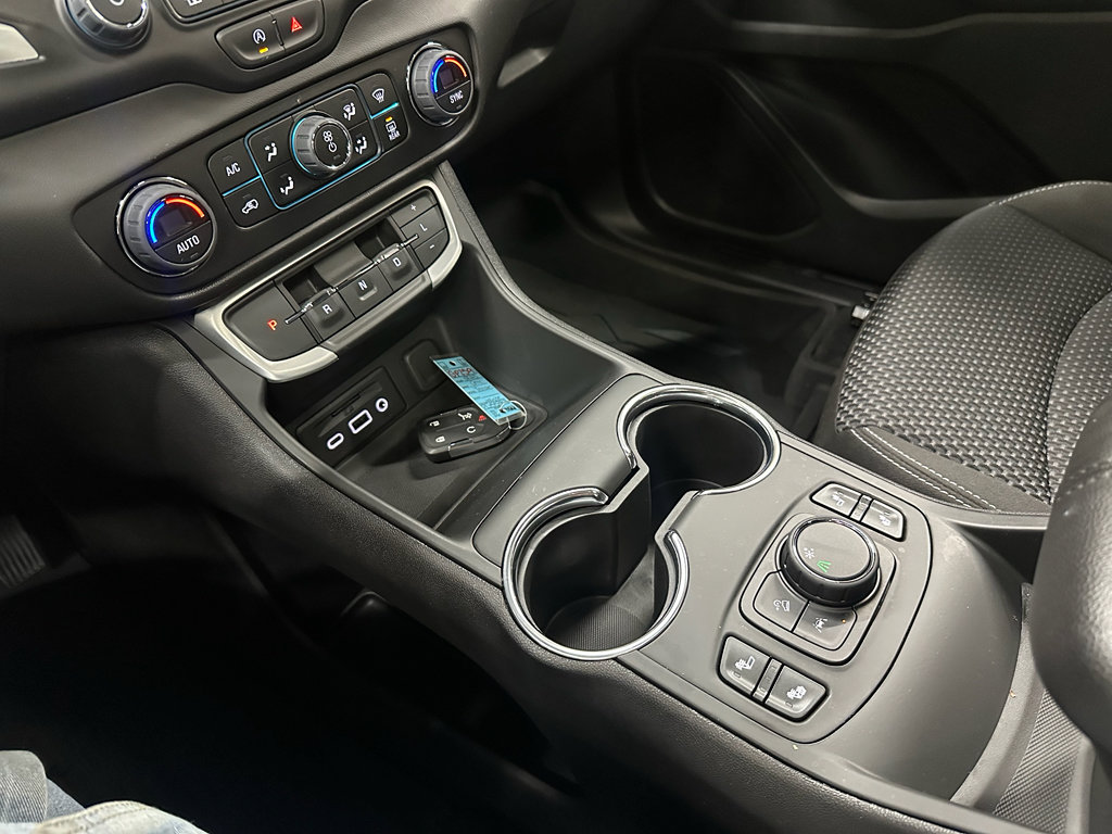 Certified 2023 GMC Terrain SLE w/ Driver Convenience Package image 29