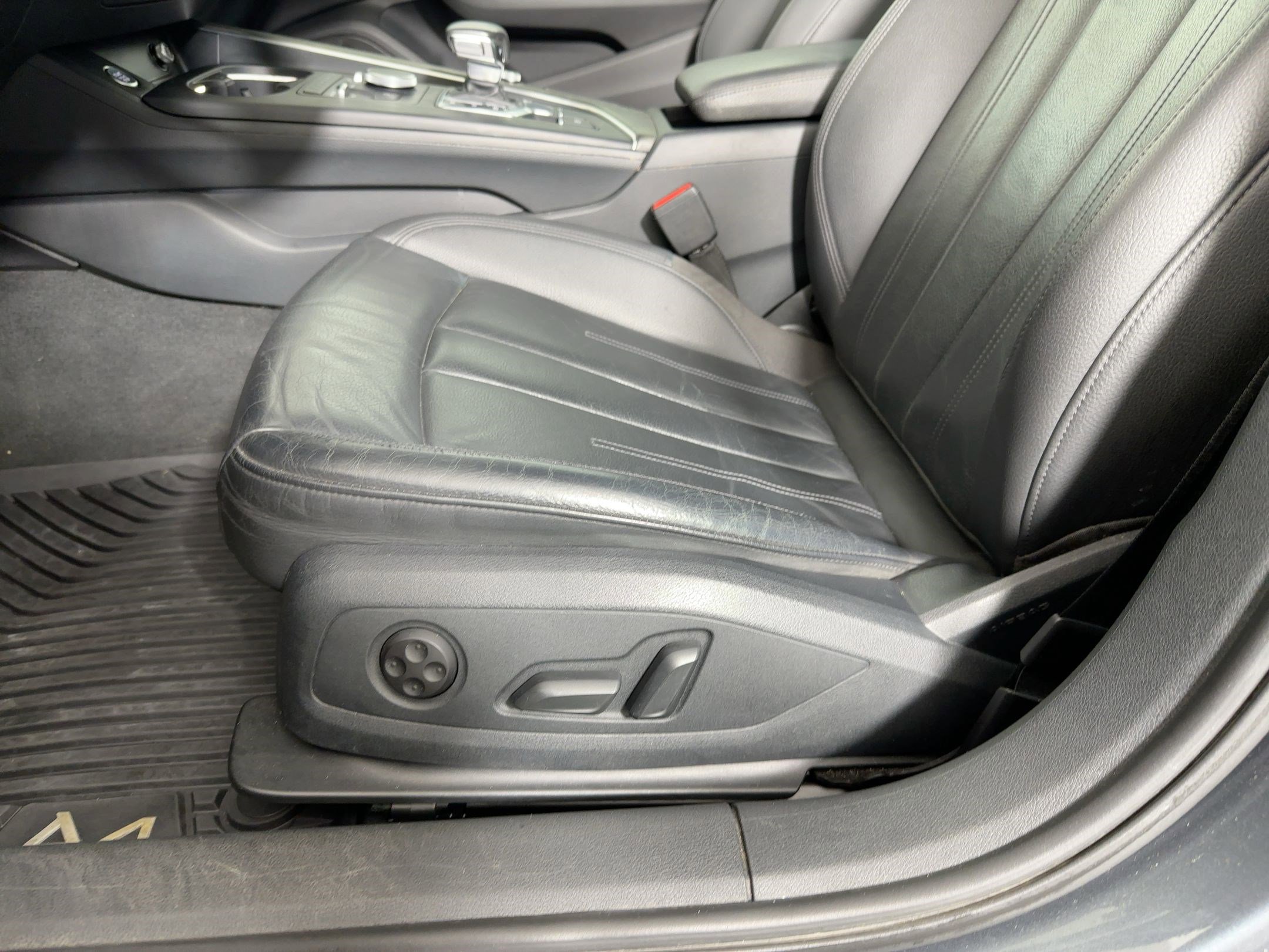 Used 2019 Audi A4 2.0T Premium image 11