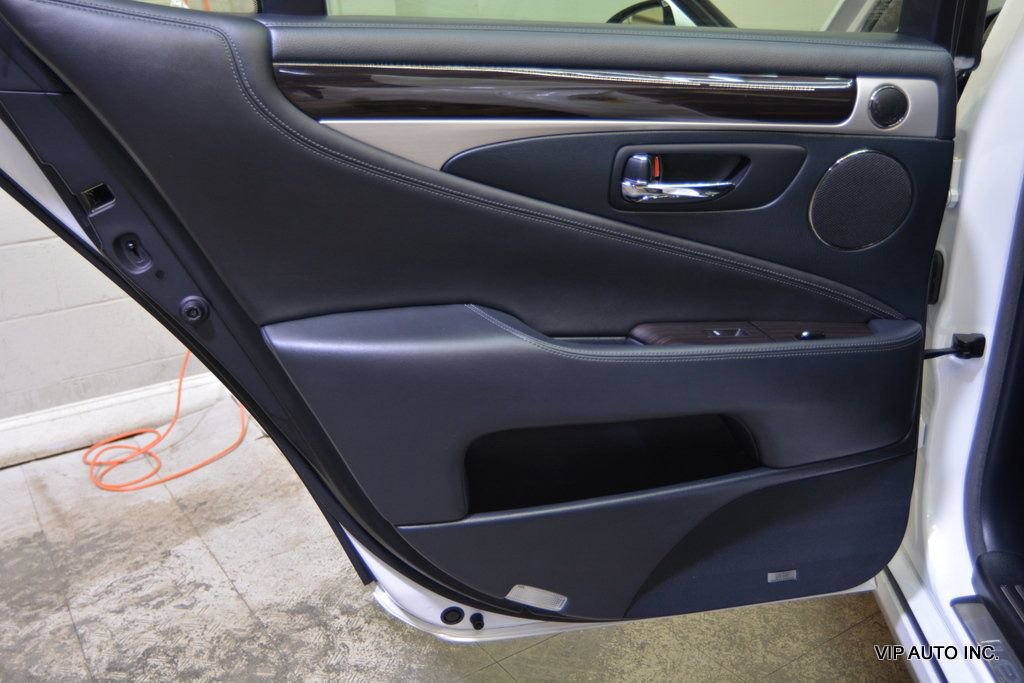 Used 2015 Lexus LS 460 w/ Comfort Package image 9