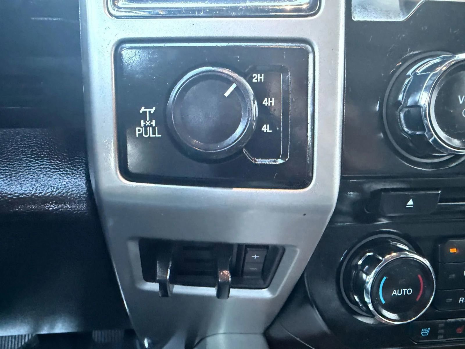 Used 2017 Ford F250 Lariat w/ Chrome Package image 20